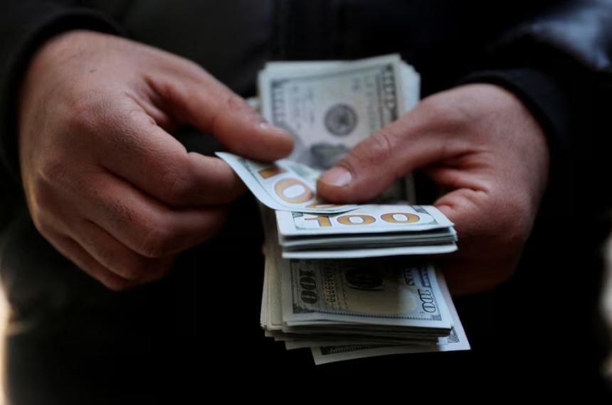 En abril el dólar exhibe una leve suba de 07-en-porciento-