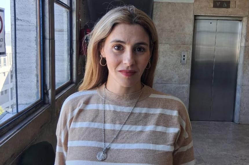 La diptada en el edificio de Comodo Py