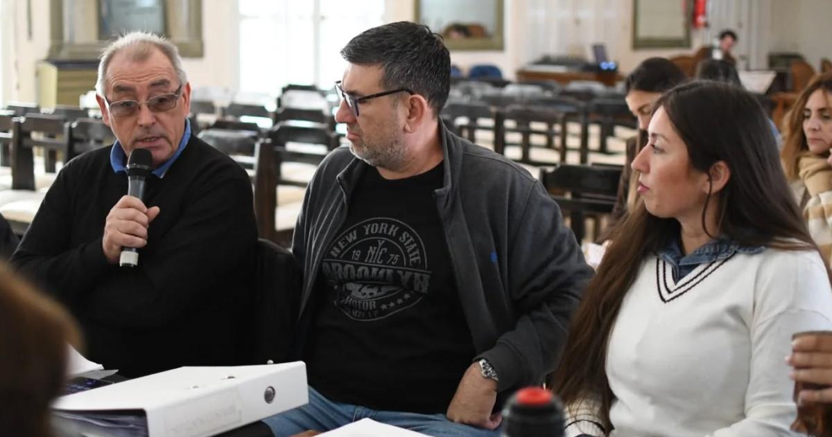Los choferes de taxis vuelven a la carga- piden declarar en emergencia el sector