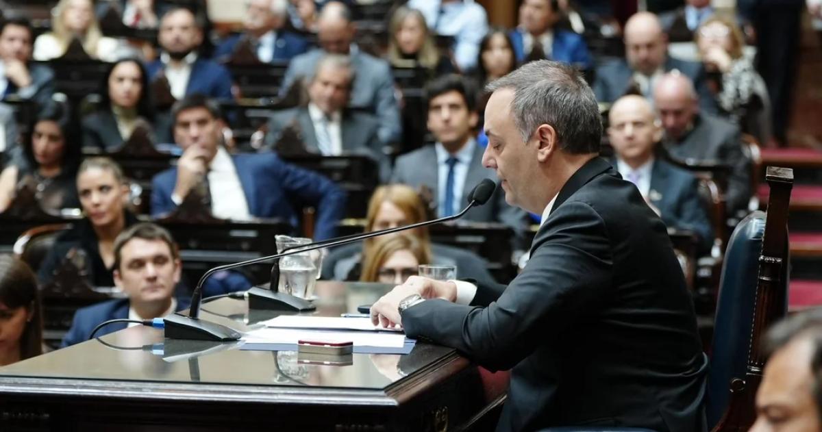 El jefe de Gabinete Manuel Adorni en el informe de gestión