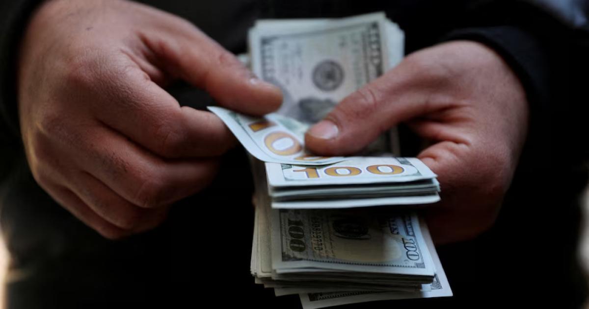 En abril el dólar exhibe una leve suba de 07-en-porciento-