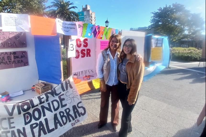 Marcela Feuerschvenger durante la movilización de este jueves en la plaza