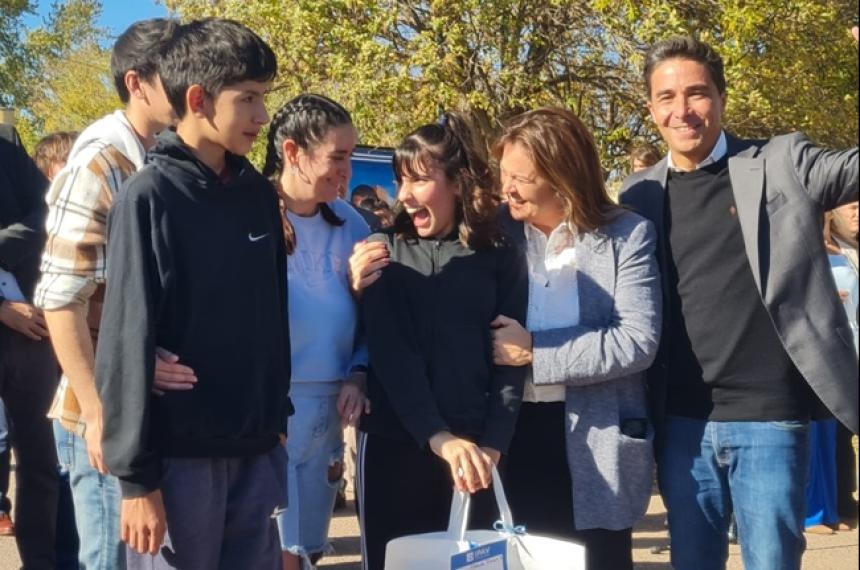 La intendenta Alonso y el minsitro Intronatti hicieron entrega de algunas de las llaves