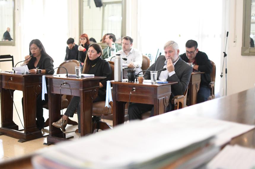 Hubo un fuerte cruce político por la eliminación de programas sociales nacionales