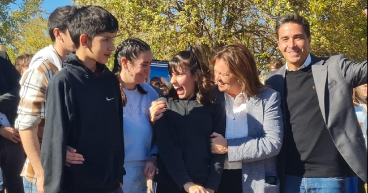 La intendenta Alonso y el minsitro Intronatti hicieron entrega de algunas de las llaves