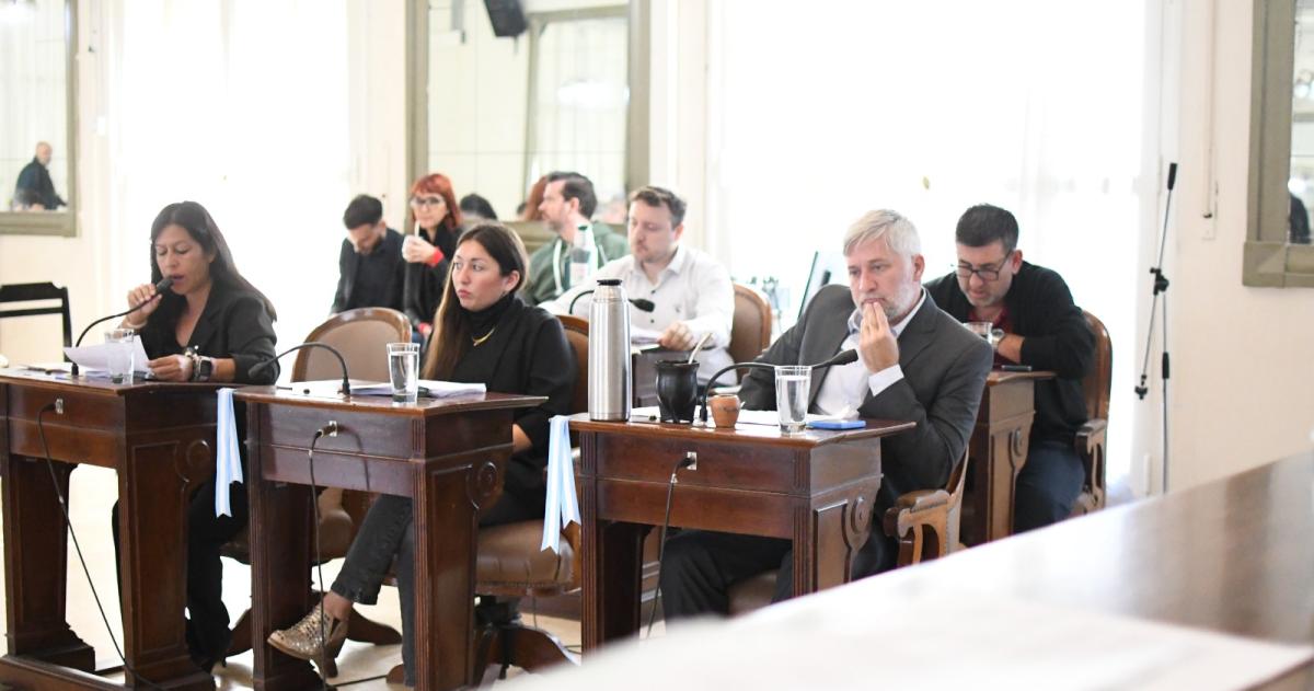 Hubo un fuerte cruce político por la eliminación de programas sociales nacionales