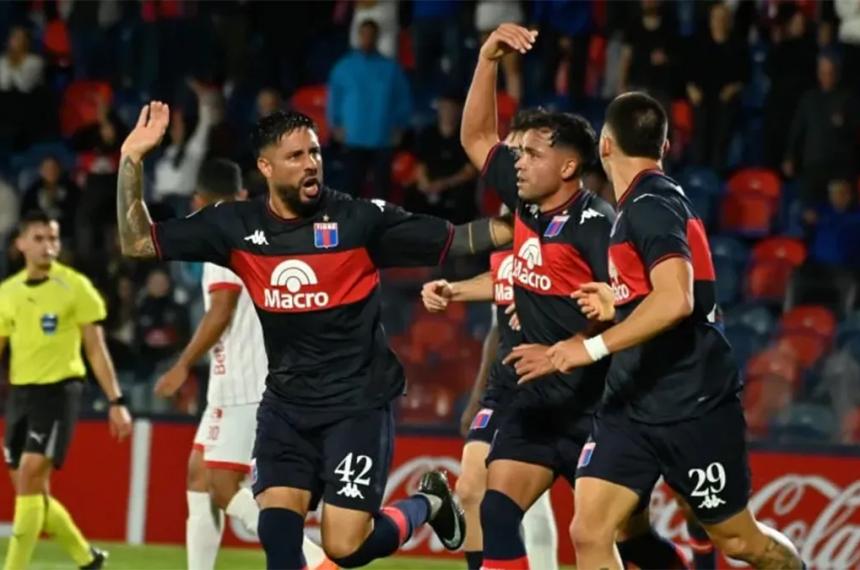 Tigre festeja en la Copa Sudamericana