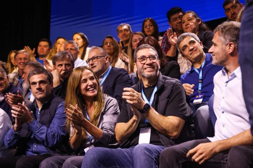 Olmos Tolosa Paz y Michel lanzaron un nuevo espacio peronista que apuesta por una alternativa de centro y federal
