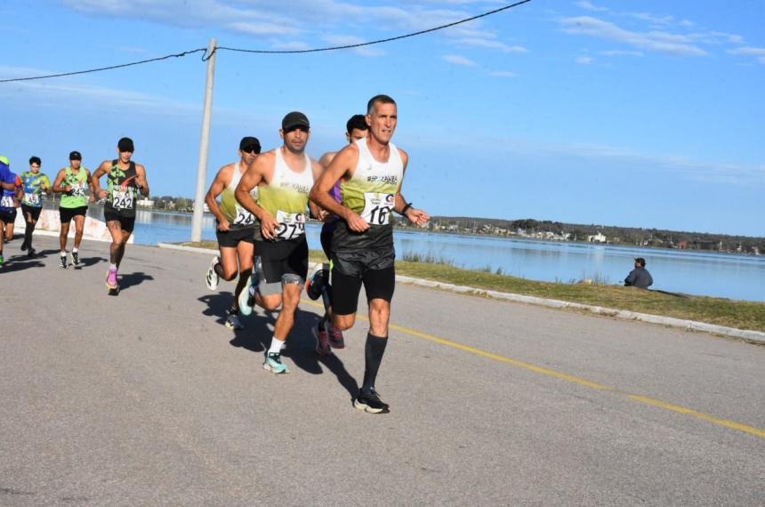 Se inició el torneo de APAV en la Laguna Don Tom�s (Foto Oscar Faure)