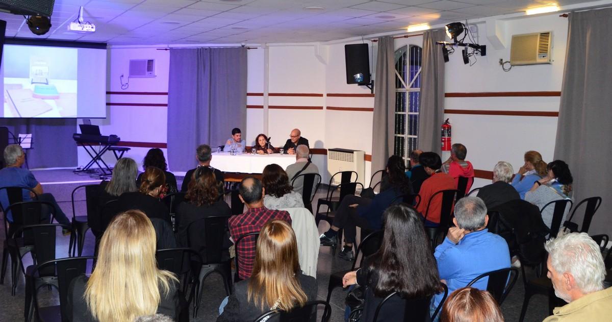 La presentación se realizó en el salón Los Pioneros