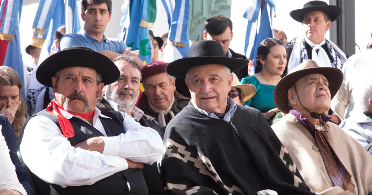 El reconocido soguero de General Acha recibió el diploma en una jornada que celebró la identidad nacional