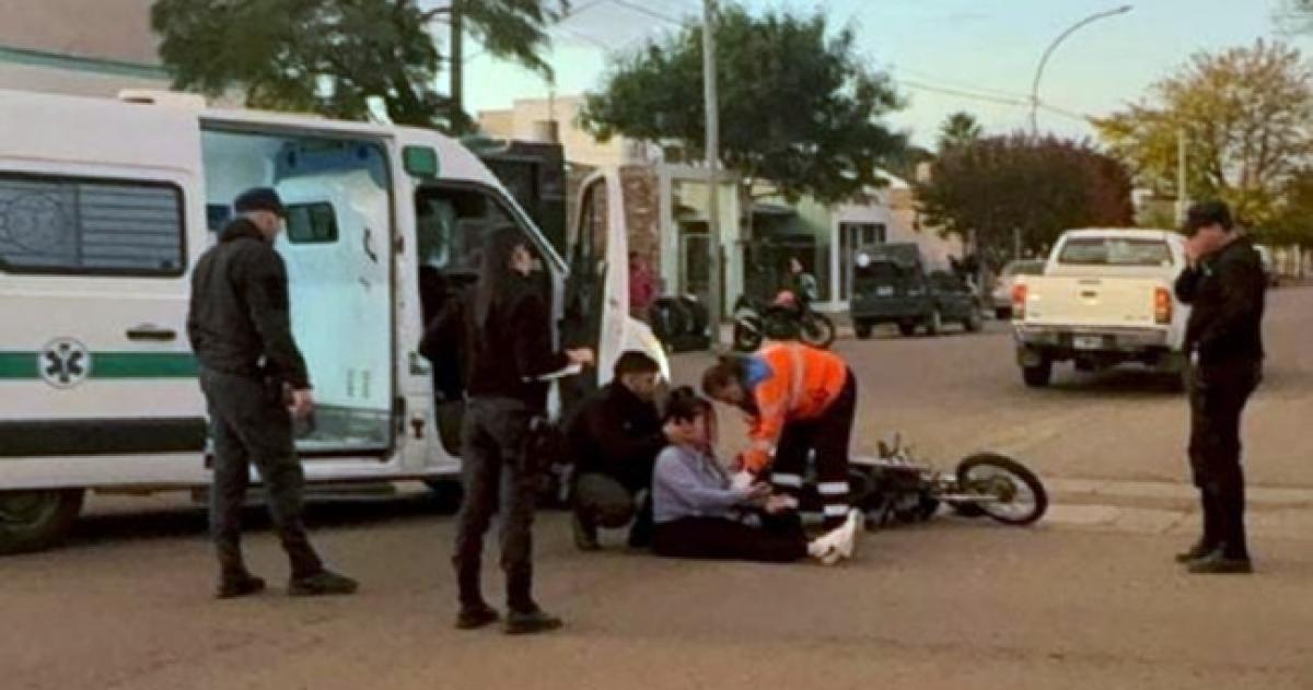 La motociclista fue trasladada por el SEM al hospital