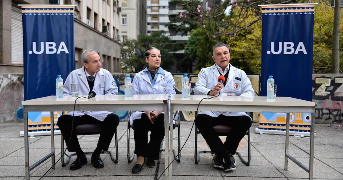 Los doctores Norberto Lafos director del Hospital Lanari Roxana del Águila directora del Hospital Roffo y Marcelo Melo Director del Hospital de Clínicas de la UBA