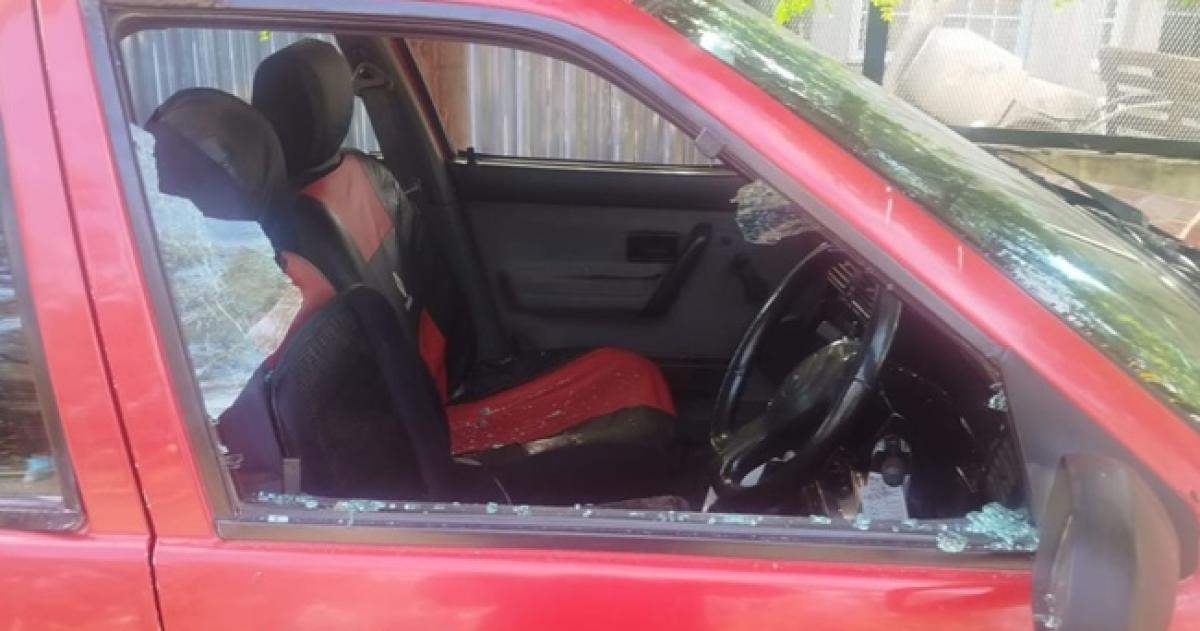 El auto sufrió la rotura de un vidrio