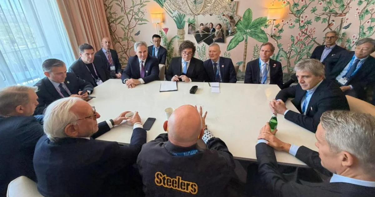 Milei con empresarios en Los Ángeles