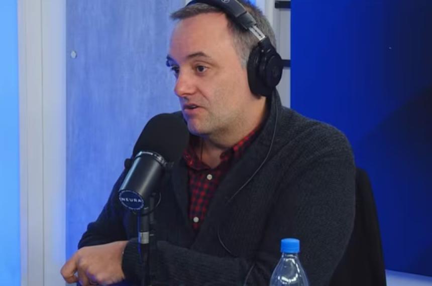 Manuel Adorni fue entrevistado en el streaming Neura