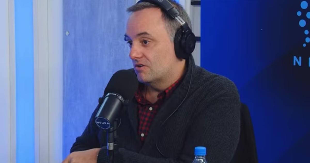 Manuel Adorni fue entrevistado en el streaming Neura