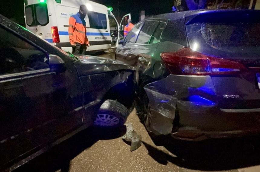 Ambos vehículos sufrieron serios daños por el choque