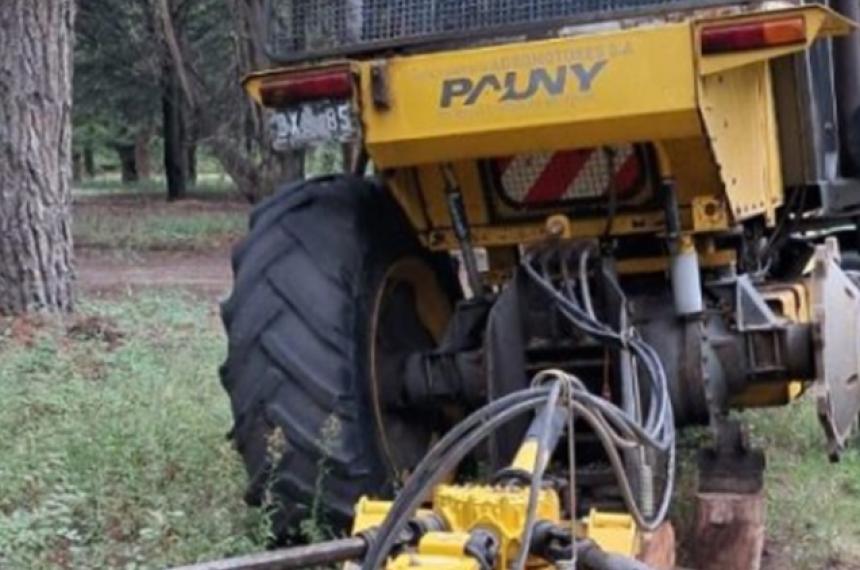 Las m�quinas estan abandonadas en el predio del Vivero de General Acha