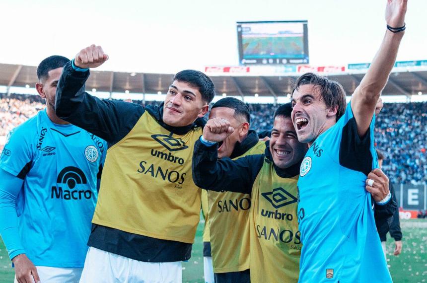 Gonz�lez Metilli festeja su gol para el triunfazo pirata en el cl�sico
