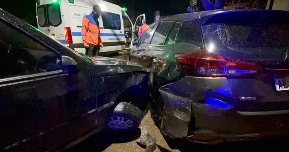 Ambos vehículos sufrieron serios daños por el choque