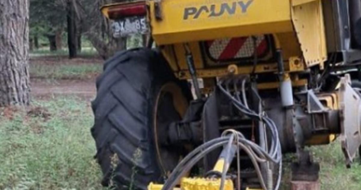 Las m�quinas estan abandonadas en el predio del Vivero de General Acha