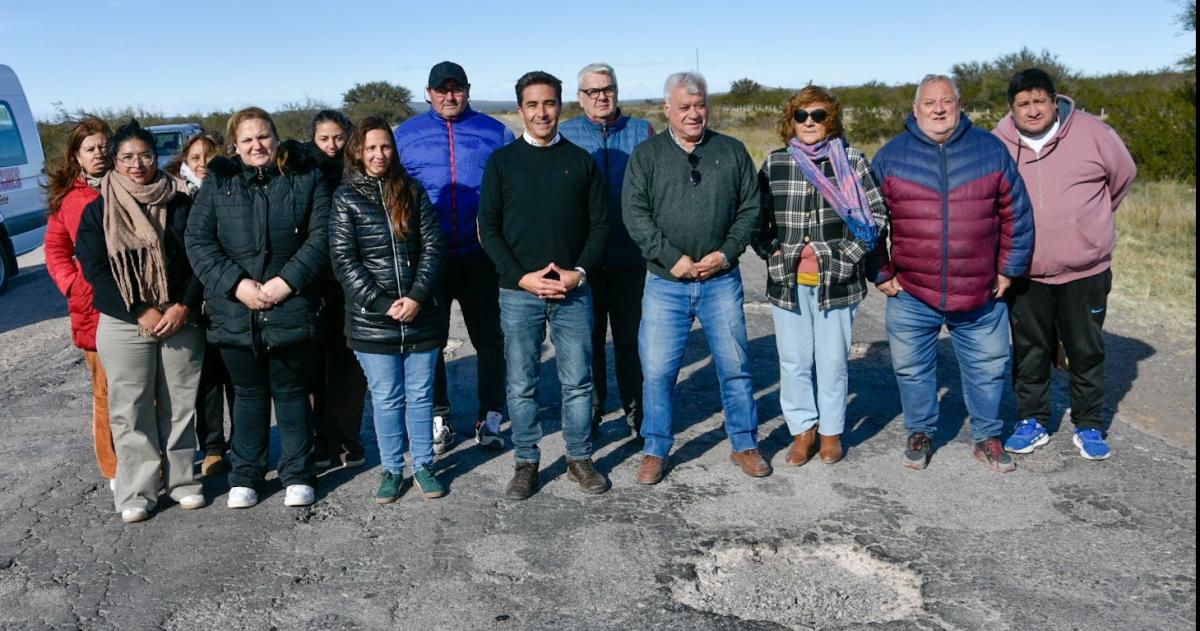 El ministro de Obras P�blicas intendentes y vecinos se reunieron en Puelches