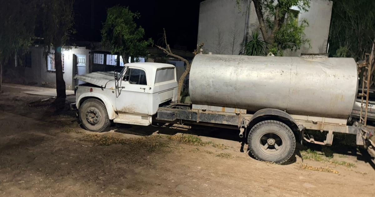 El Dodge 600 ubicado en Tito Fuertes Le quisieron robar la batería