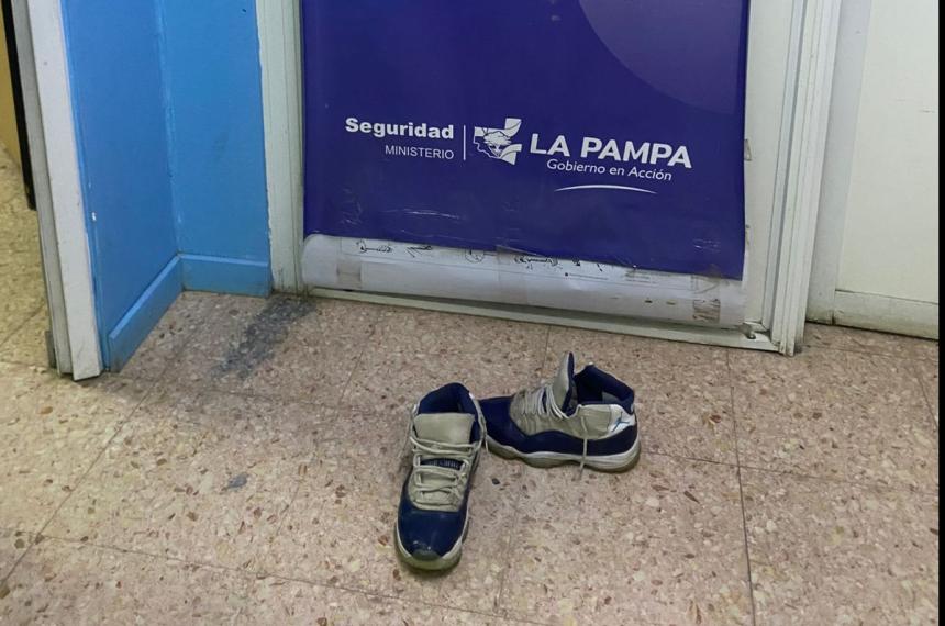 Las zapatillas recuperadas por la Seccional Segunda