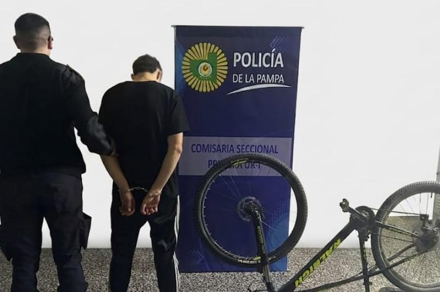 El acusado fue detenido manejando la bici en el barrio Escondido