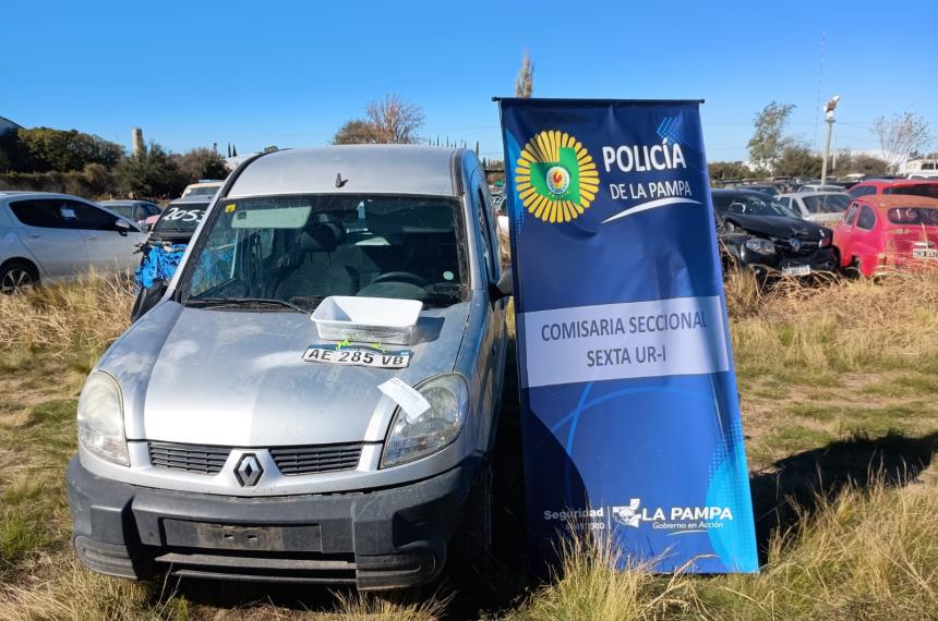 El vehículo abandonado y secuestrado por la policía