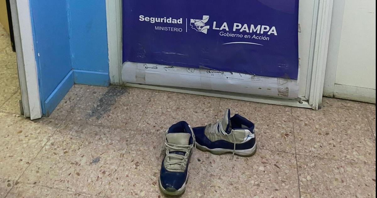 Las zapatillas recuperadas por la Seccional Segunda