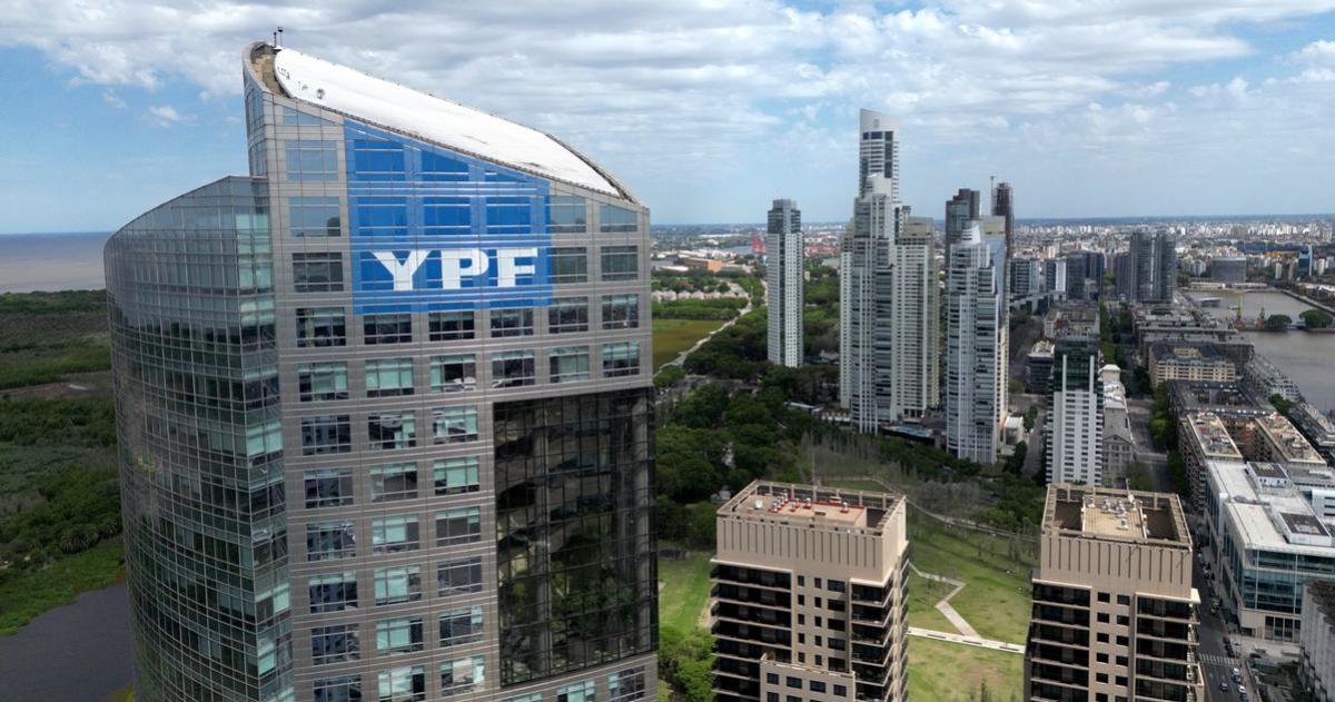 YPF define que hace con el precio de los combustibles