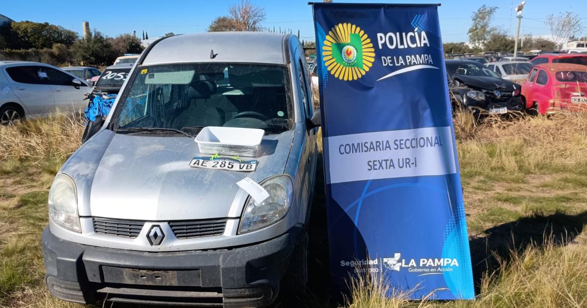 El vehículo abandonado y secuestrado por la policía