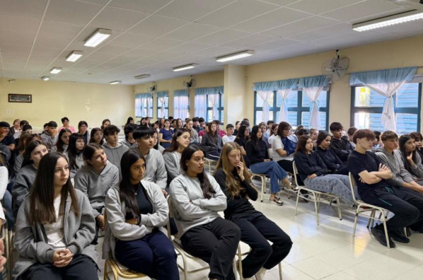 El encuentro en el colegio de General Acha