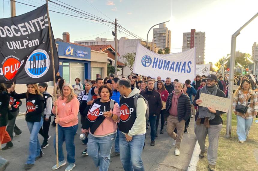 No hay calidad educativa con salarios precarizados advirtieron desde ADU