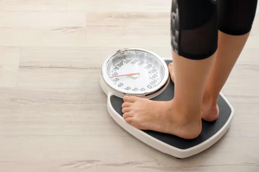 El estudio del UT Southwestern Medical Center demuestra que la memoria biológica del peso impulsa el efecto rebote en la obesidad