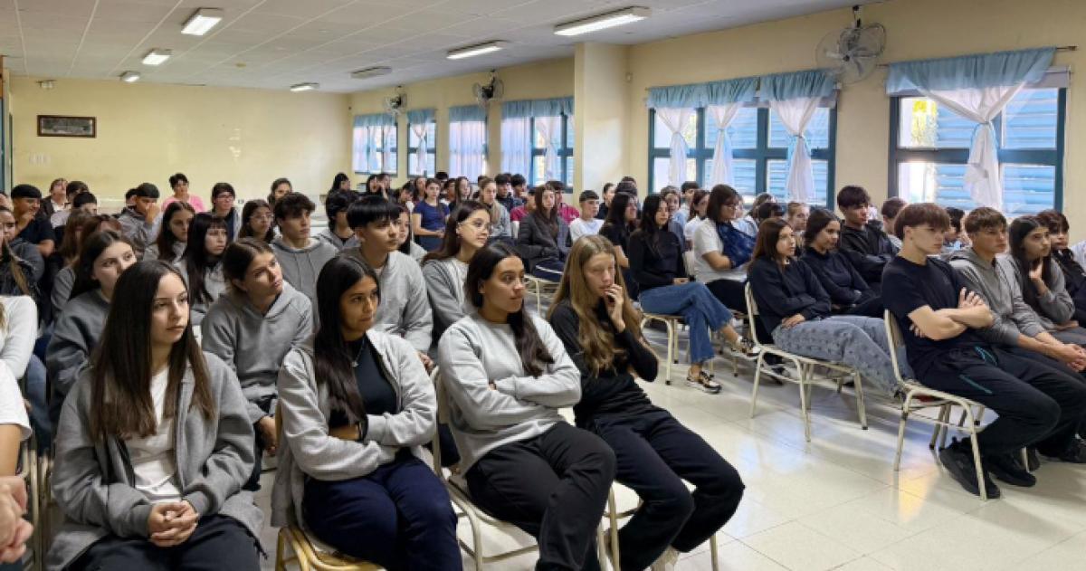 El encuentro en el colegio de General Acha
