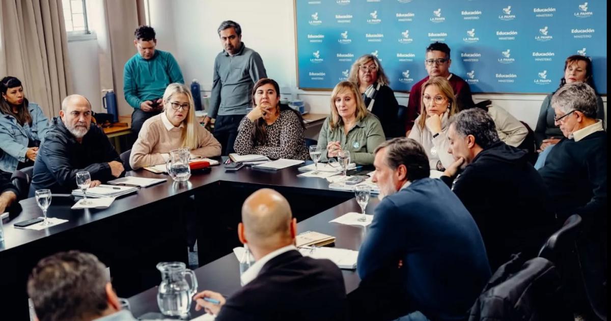 En la mañana de este martes se reunió la mesa paritaria docente