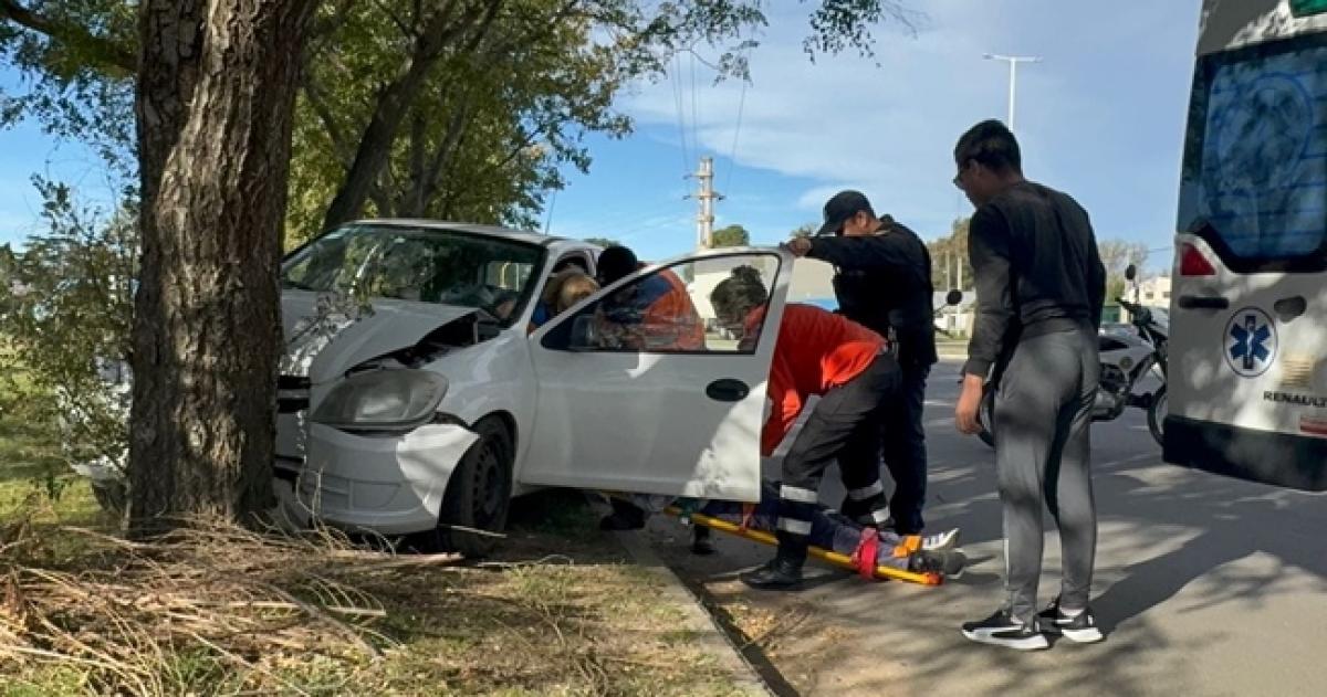 El conductor fue trasladado al Hospital Centeno por el SEM