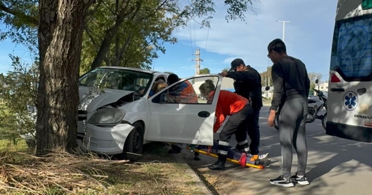 El conductor fue trasladado al Hospital Centeno por el SEM
