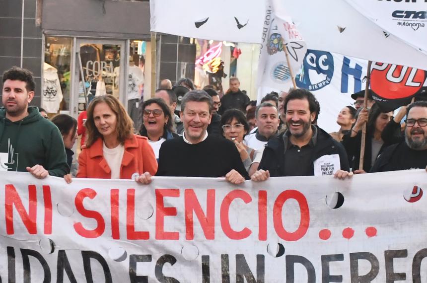 Alpa encabezó la marcha a tres días de dejar su cargo de rector