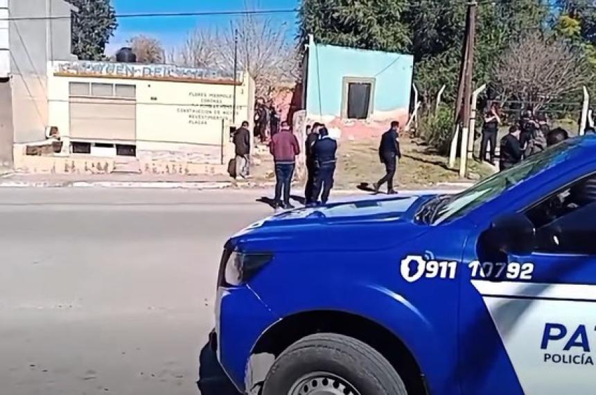 El despliegue en el barrio de Cosquín donde se produjo el ataque del perro a una nena de 4 años