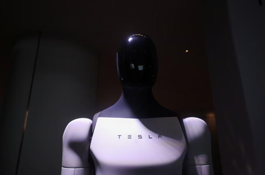 Tesla planea que Optimus act�e como asistente doméstico realizando tareas como servir comida u organizar espacios