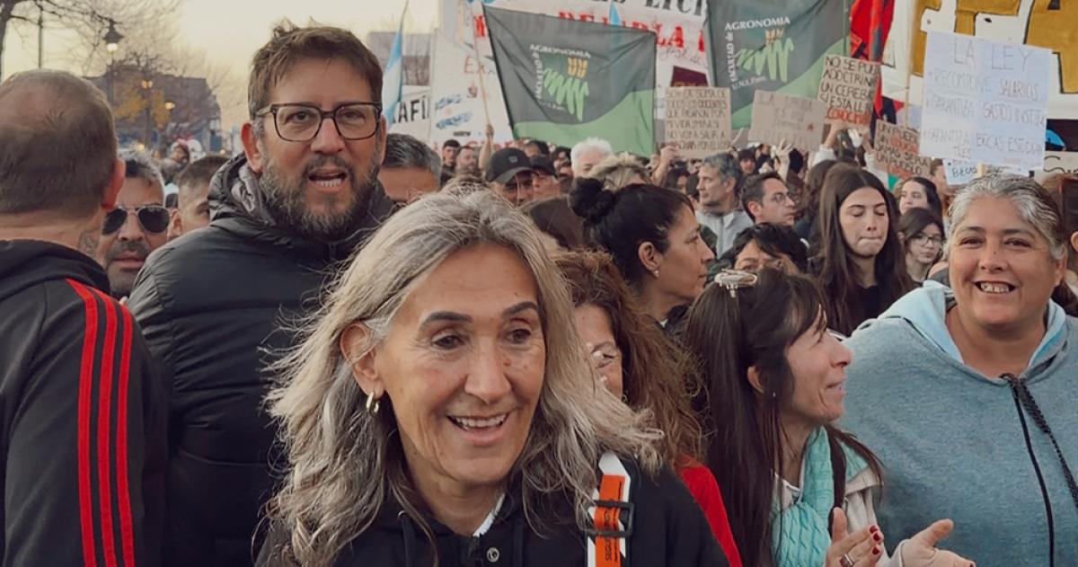 Hern�n Pérez Araujo en la manifestación junto a la vicegobernadora Alicia Mayoral
