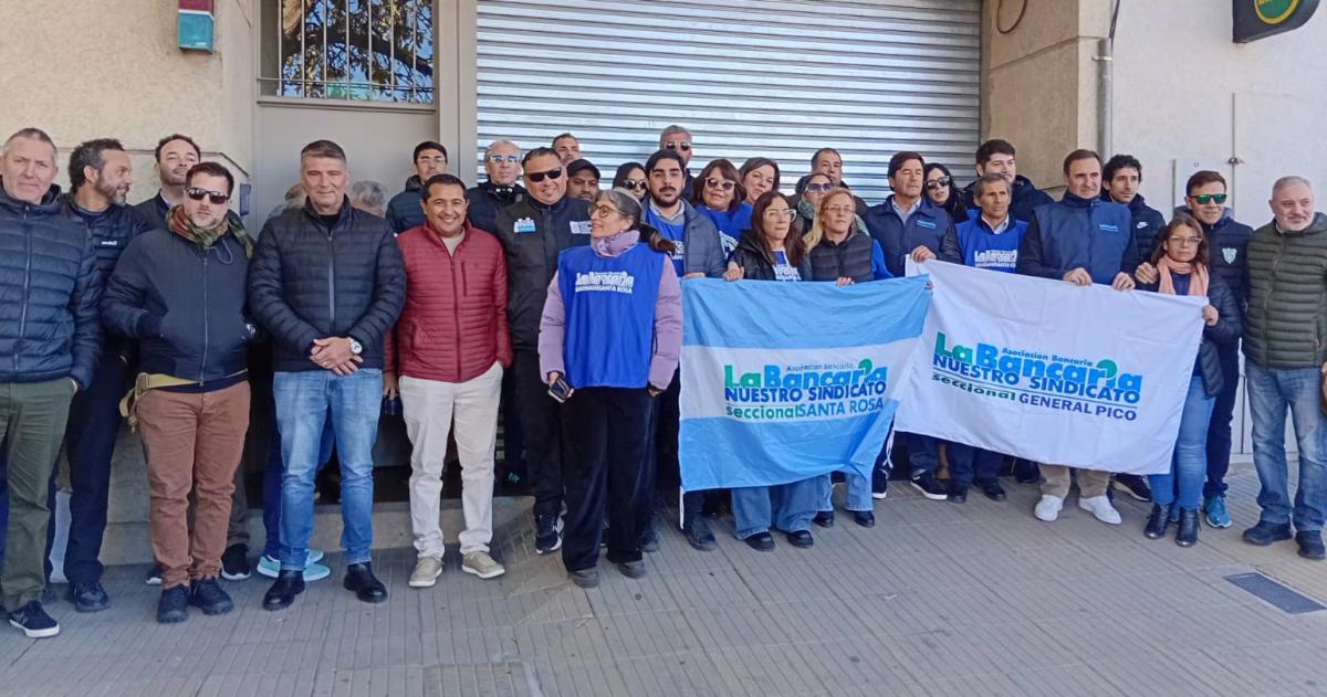 La Asociación Bancaria lleva adelante este martes un paro nacional en el Banco Hipotecario y en el Banco Central de la Rep�blica Argentina (BCRA)