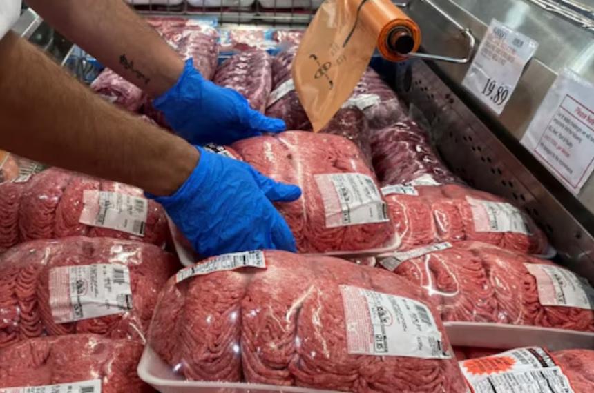 Las carnicerías de barrio enfrentan desafíos por la baja en el consumo la competencia con supermercados y los altos costos fijos