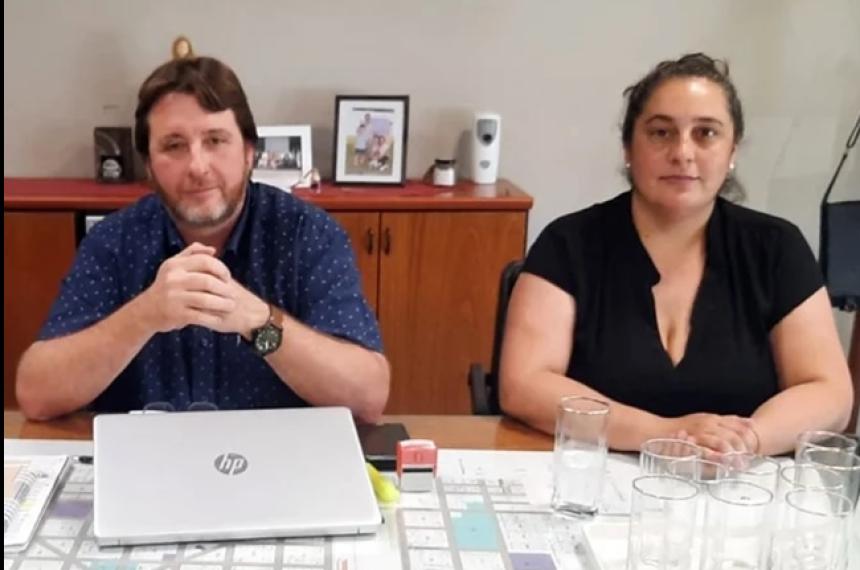 El intendente Gustavo Salvadori junto a la ex tesorera Cecilia Saborido
