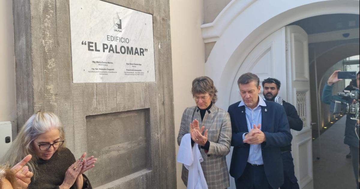 El emblem�tico edificio santarroseño fue presentado formalmente con su nueva fachada