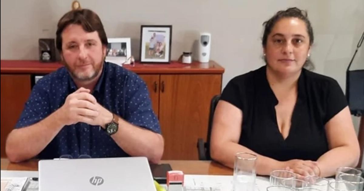 El intendente Gustavo Salvadori junto a la ex tesorera Cecilia Saborido